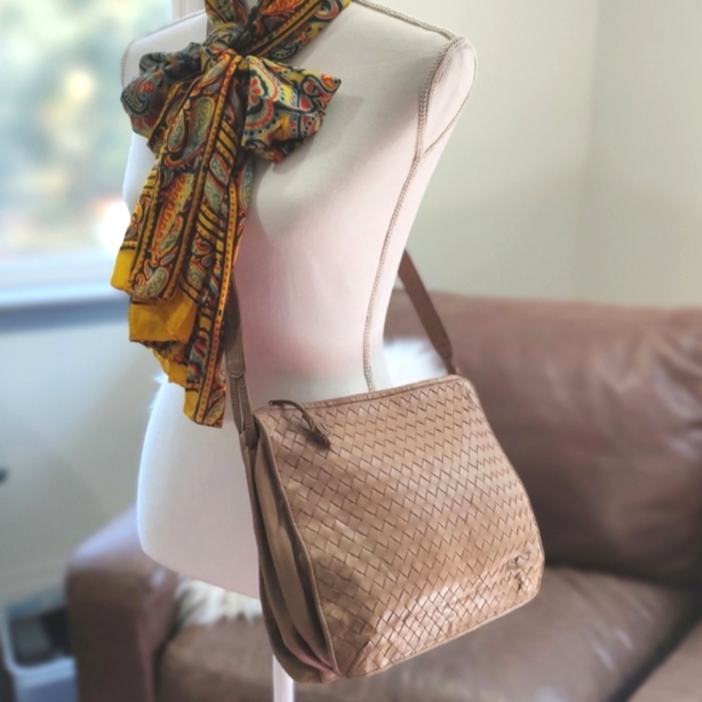 BOTTEGA VENETA Vintage Intrecciato Woven Lamb Leather Shoulder Crossbody Bag - Picture 13 of 16